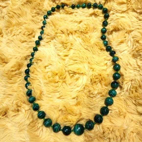 Vintage Malachite necklace - Picture 4 of 5
